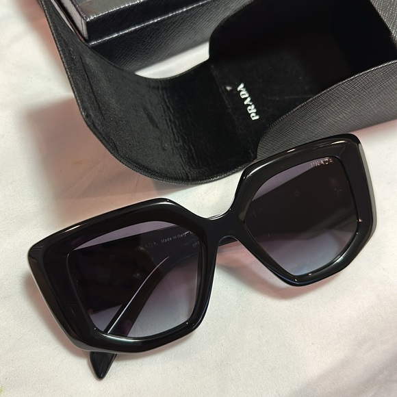 Prada SPR 14Z sunglasses - Picture 16 of 16